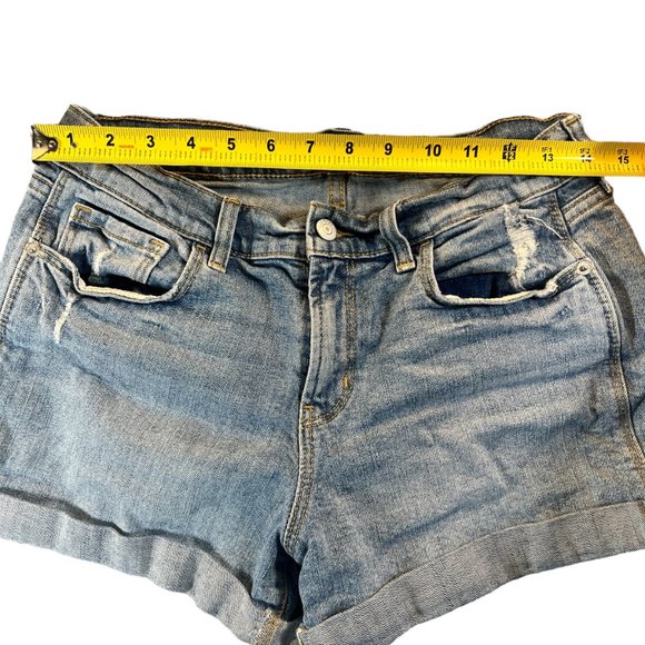 Old Navy Womens Size 6  Distressed Denim Blue Jean Shorts Rolled Cuff Hem Casual - Picture 4 of 7